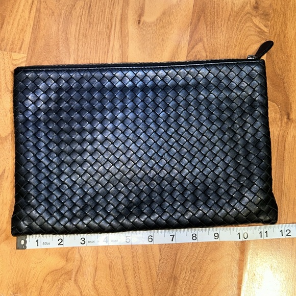 Authentic Bottega Veneta Intrecciato Leather Pouch - Picture 2 of 13